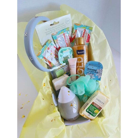 Spa Gift Basket With Mini Humidifier & Skincare Masks/Wipes Beauty Set In Decora - Picture 15 of 16